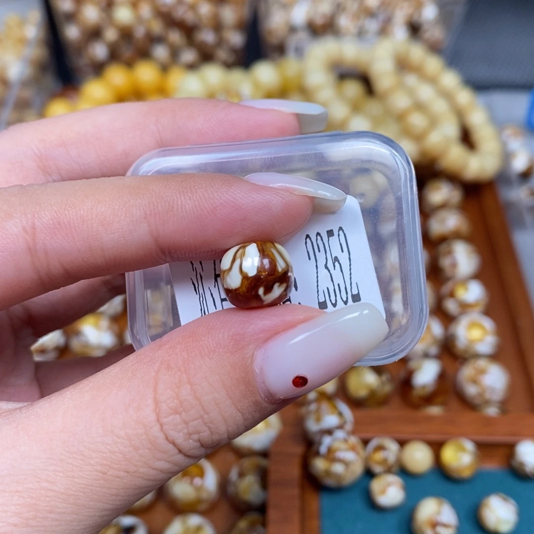 蜜蜡未镶嵌珠宝奇石2352