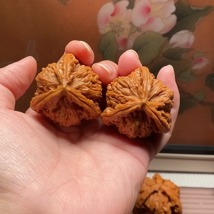 向***行文玩核桃吊坠白奔