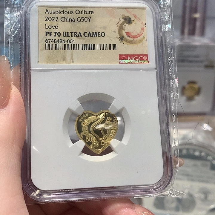 纯金龙凤呈祥70分3克金币