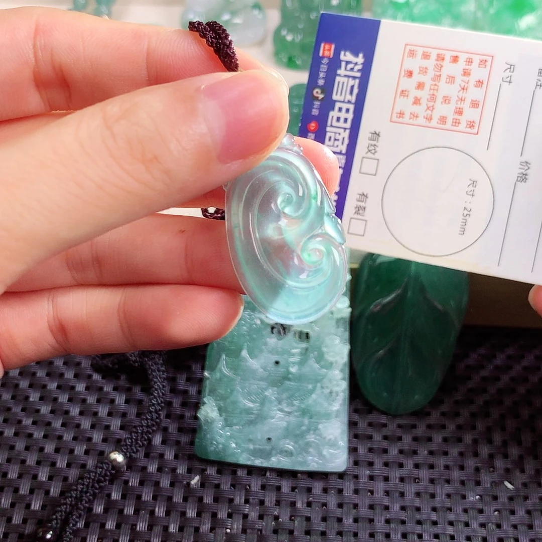 翡翠未镶嵌颈饰翡翠