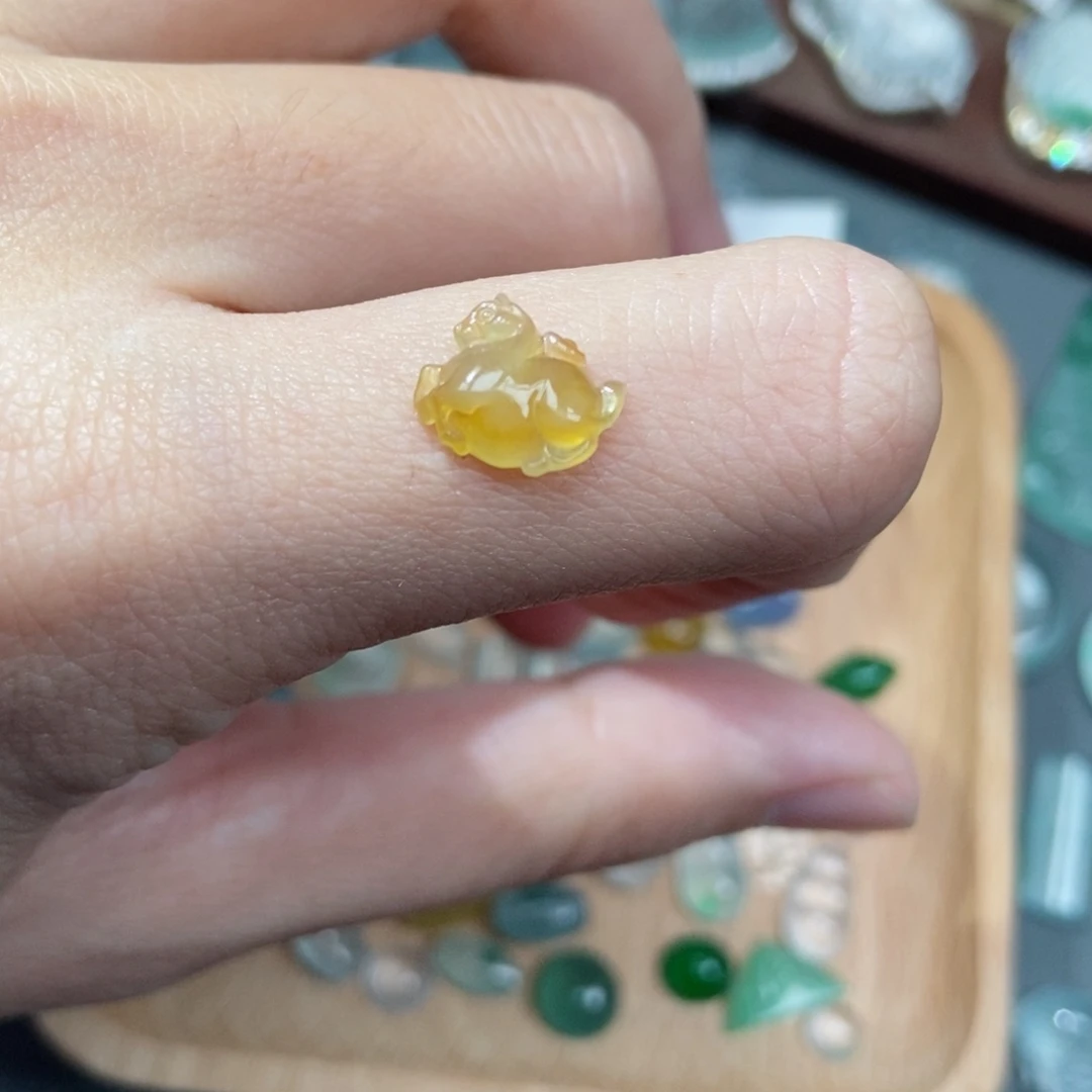 翡翠颈饰未镶嵌翡翠