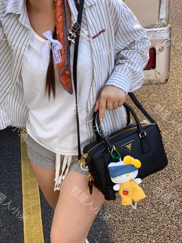 95新 Prada/普拉达 黑金plume 25盒子包斜挎包 下滑查看成色图