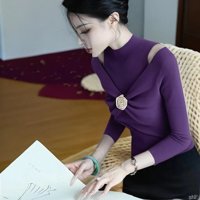 别致紫色气质上衣秋季名媛好看高端针织衫女轻熟风2025独特巨新款