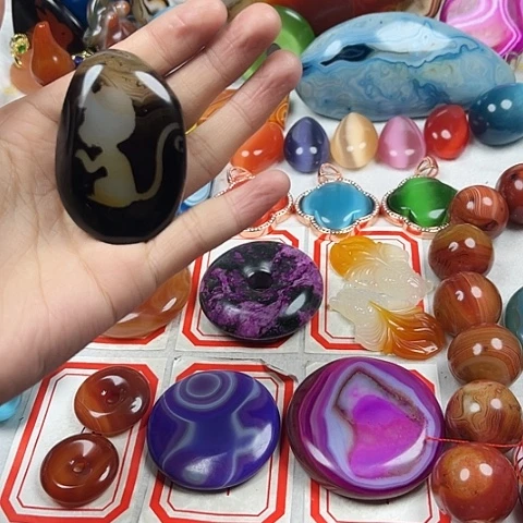 玛瑙/玉髓颈饰合金