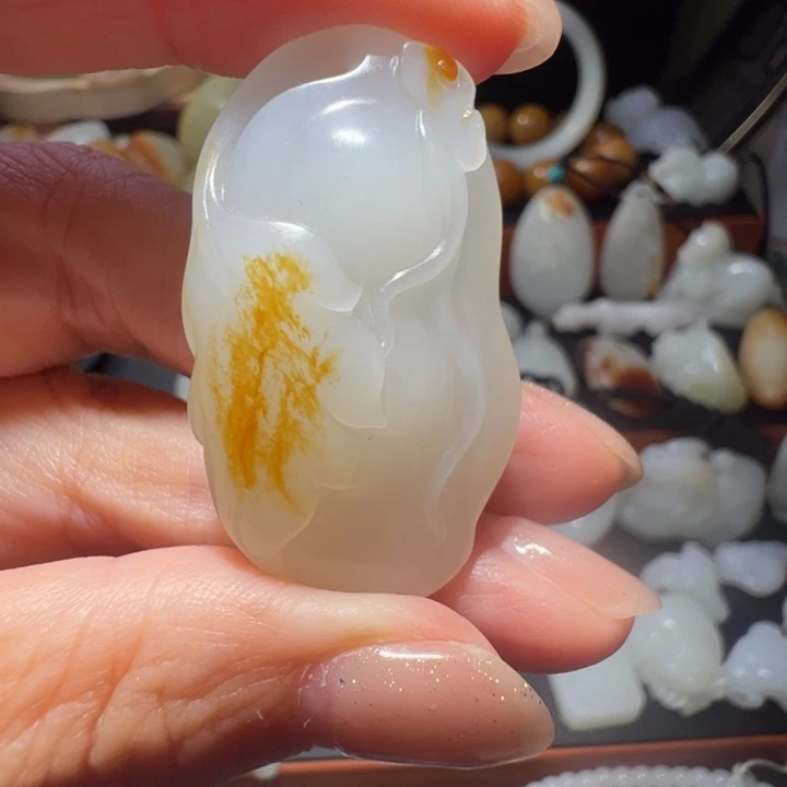 卜****和田玉未镶嵌颈饰