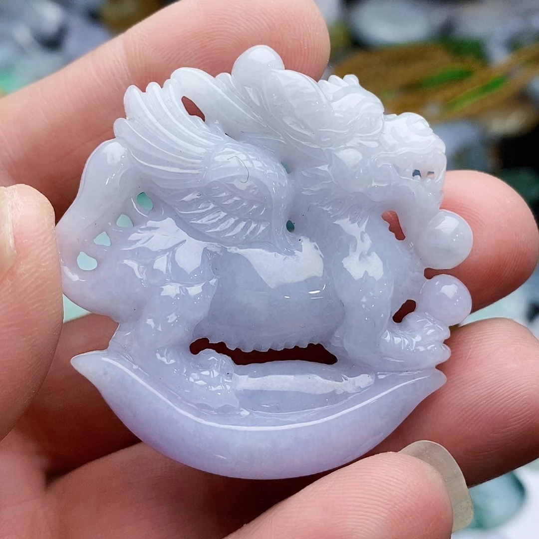 翡翠颈饰未镶嵌一飞冲天