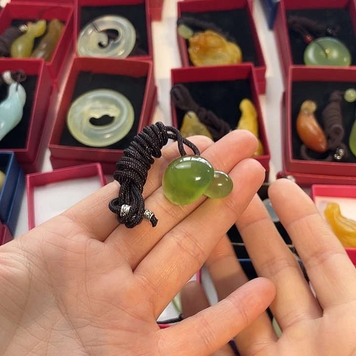 清***.蛇纹石玉未镶嵌颈饰