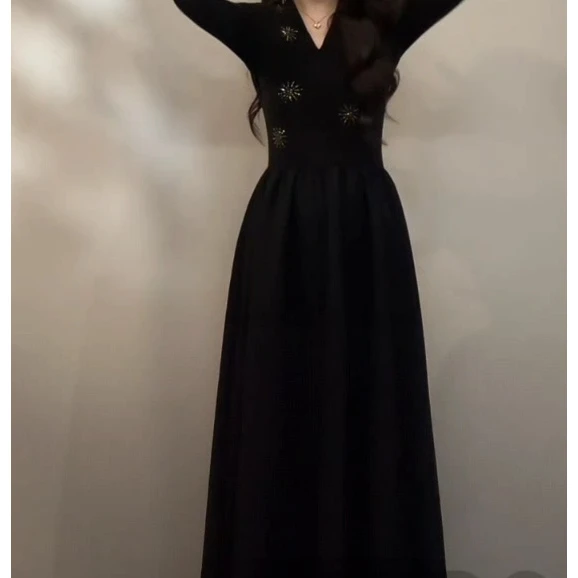 大婷婷法式新款烫钻太阳花长袖时尚显瘦气质秋季连衣裙