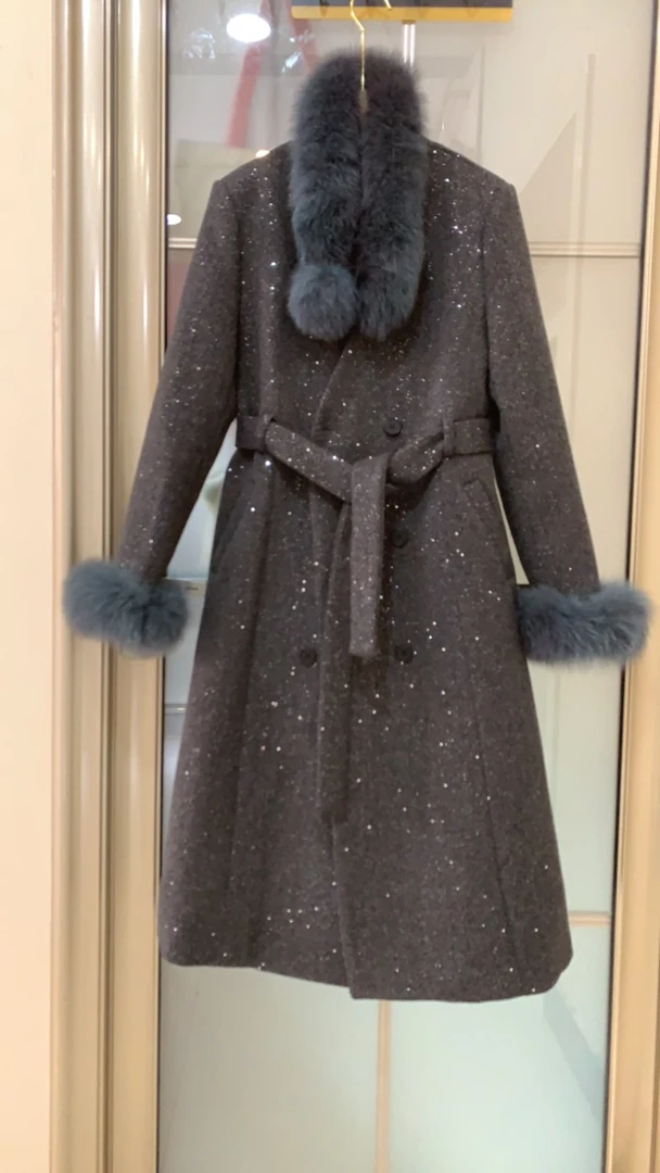 亮片灰色内胆大衣外套、深V领