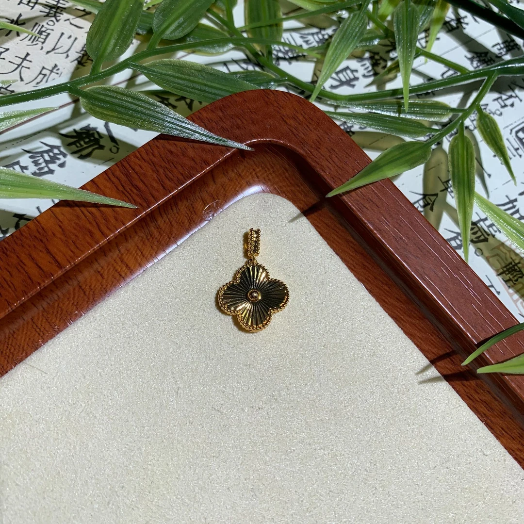 【珍珍严选】18K金四叶草吊坠-多样性发其一-YXJHY370