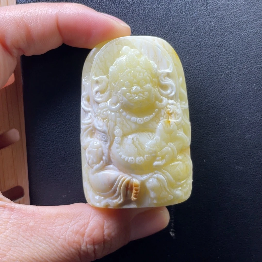 琥珀未镶嵌颈饰天然的琥珀蜜蜡