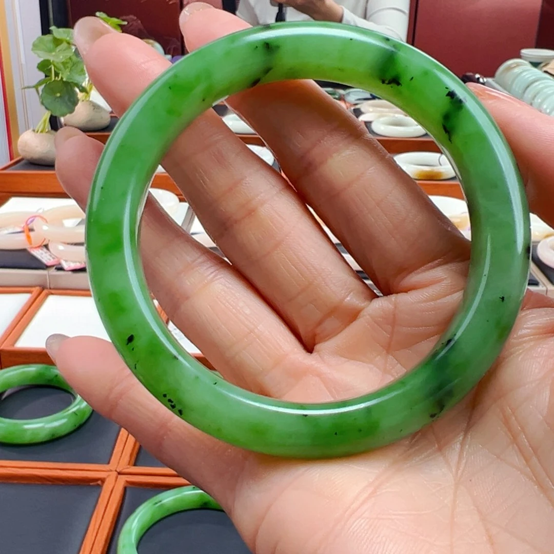 和田玉俄碧果绿卡59.6未镶嵌七*