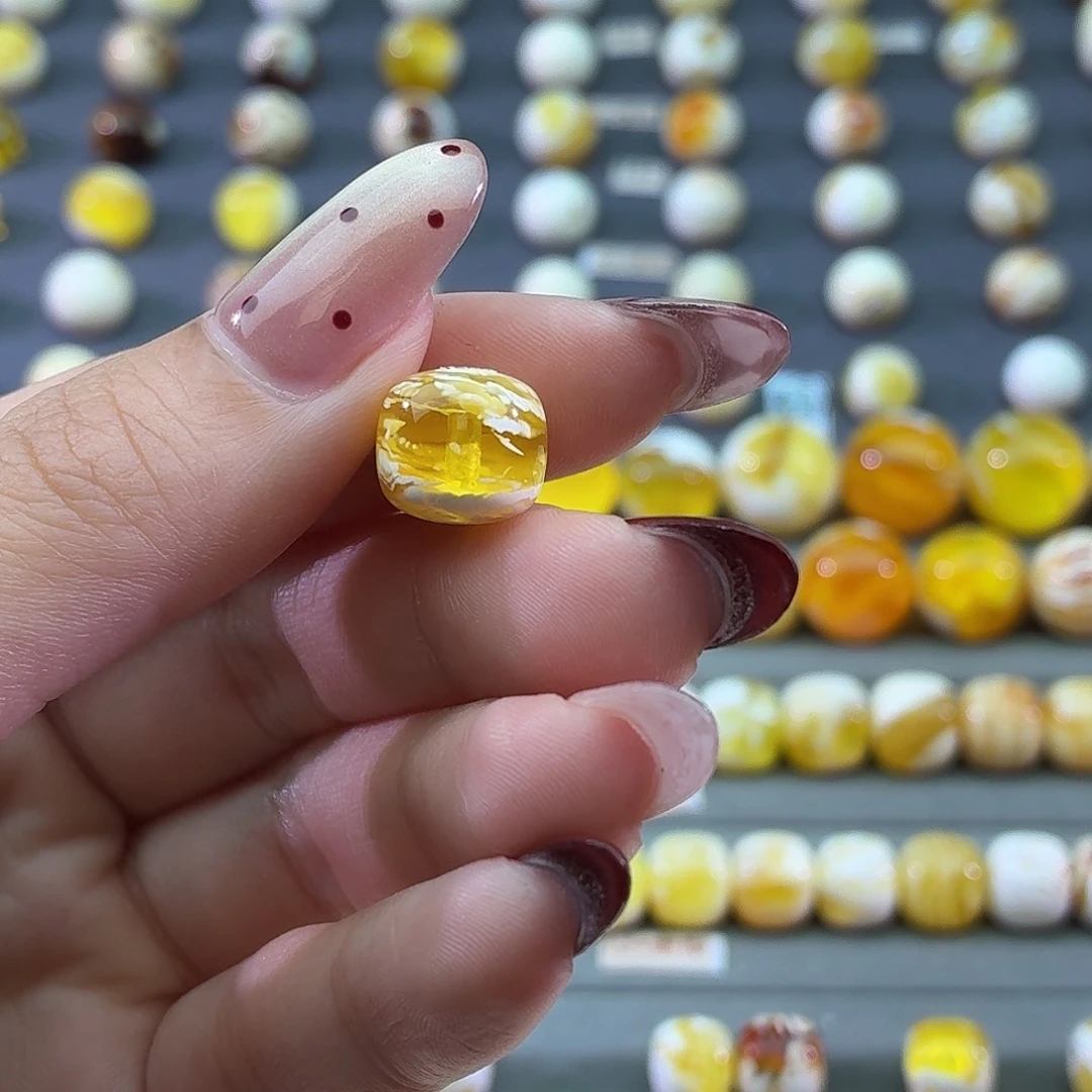 岩***凡琥珀未镶嵌裸石蜜蜡