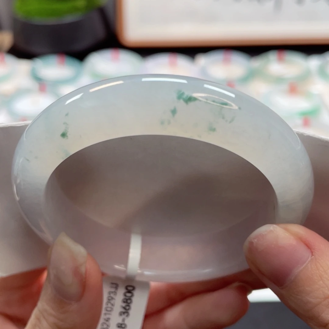 【闪购商品】翡翠手镯未镶嵌54.8全冰透炸光荧光棒飘花50号