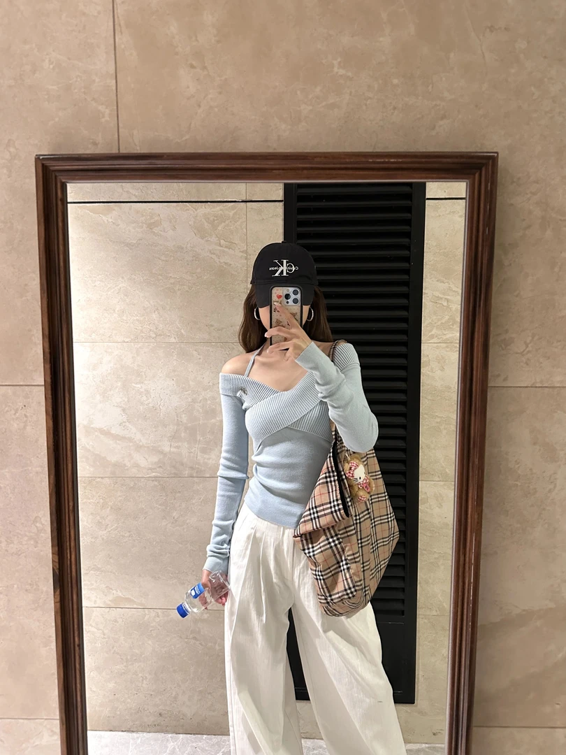 法式高级感气质交叉款一字肩针织打底衫女早春辣妹风修身显瘦上衣