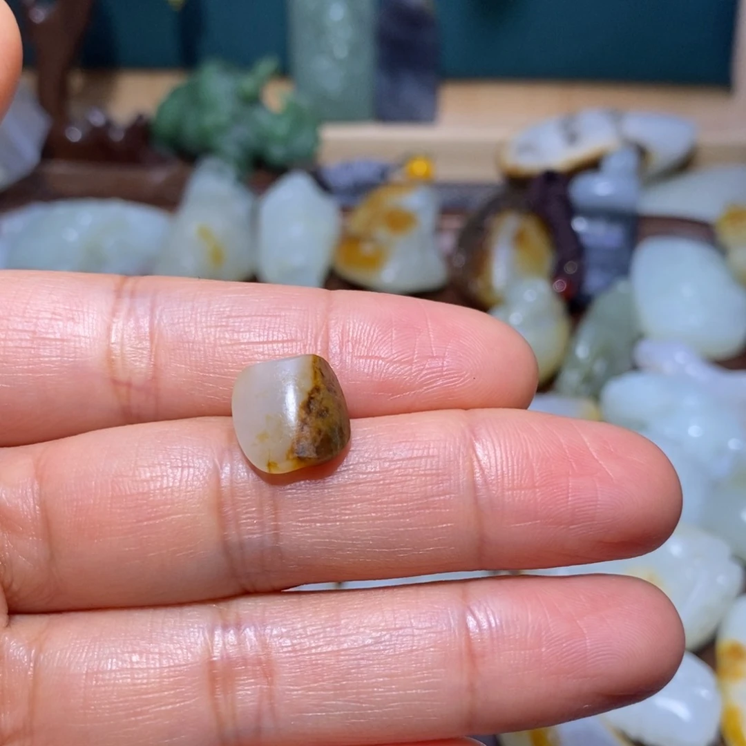 和田玉吊坠(不含链)未镶嵌一***半