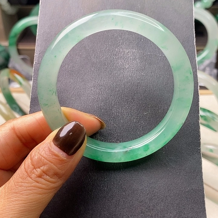 石英质玉（非洲翠）未镶嵌手镯