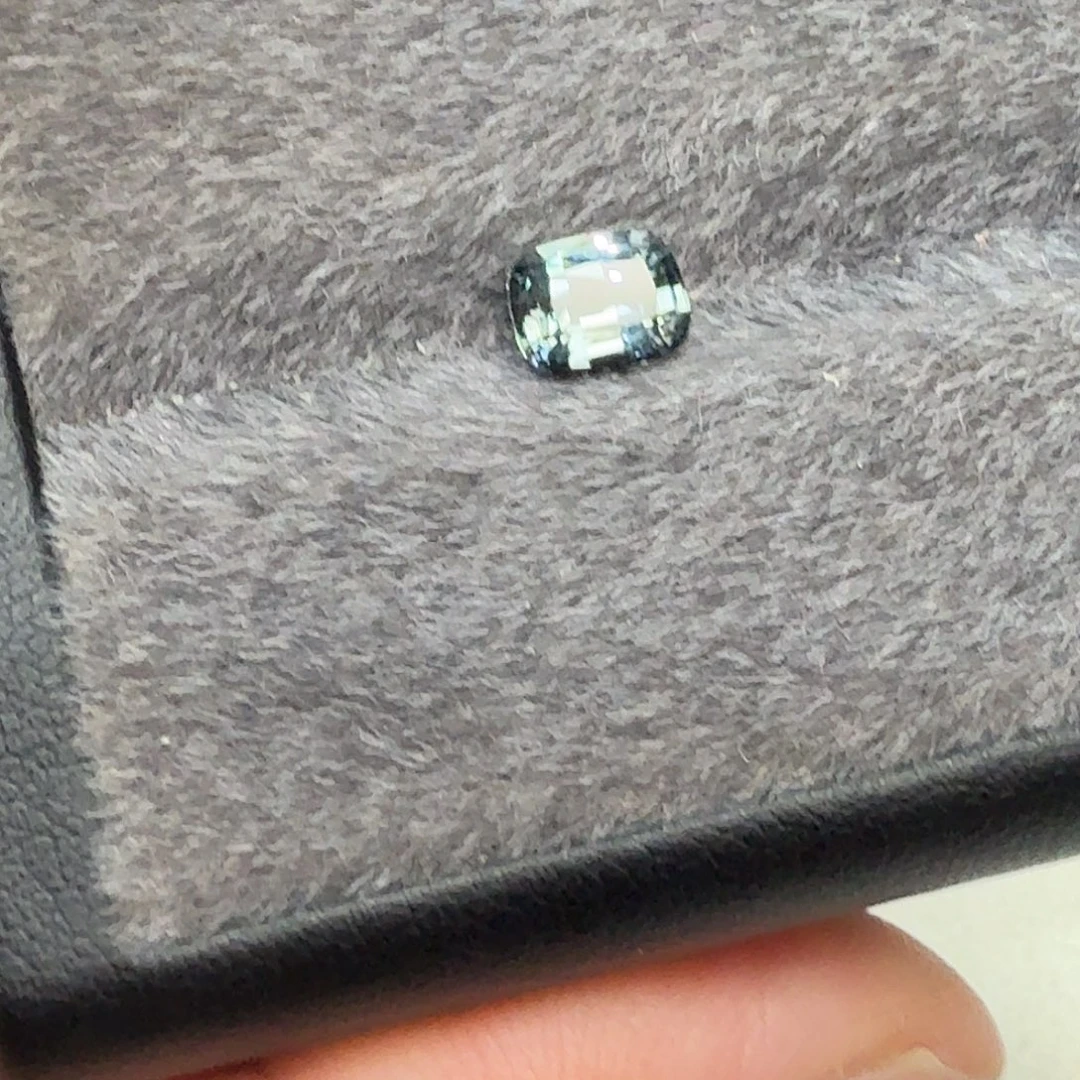 尖晶石裸石1克拉蓝绿尖晶