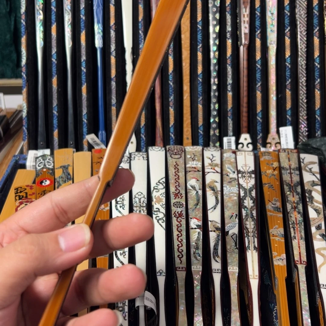 扇子扇子的设计很有艺术