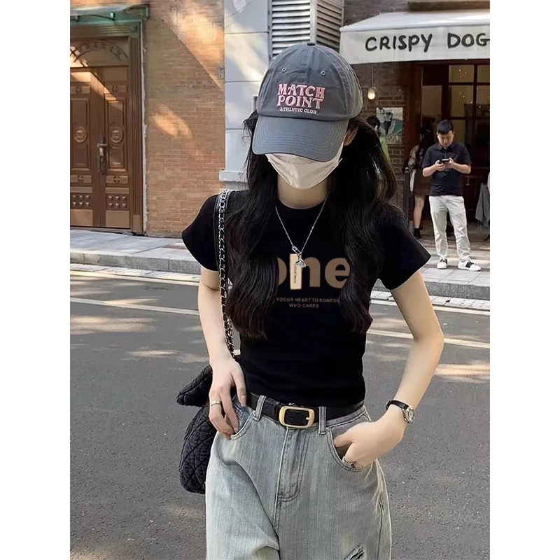 夏日多巴胺穿搭短款辣妹上衣设计感小众t恤女短袖正肩黑色洋气ins