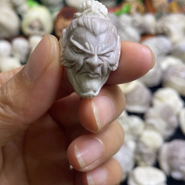 配饰鹿角雕刻一个出
