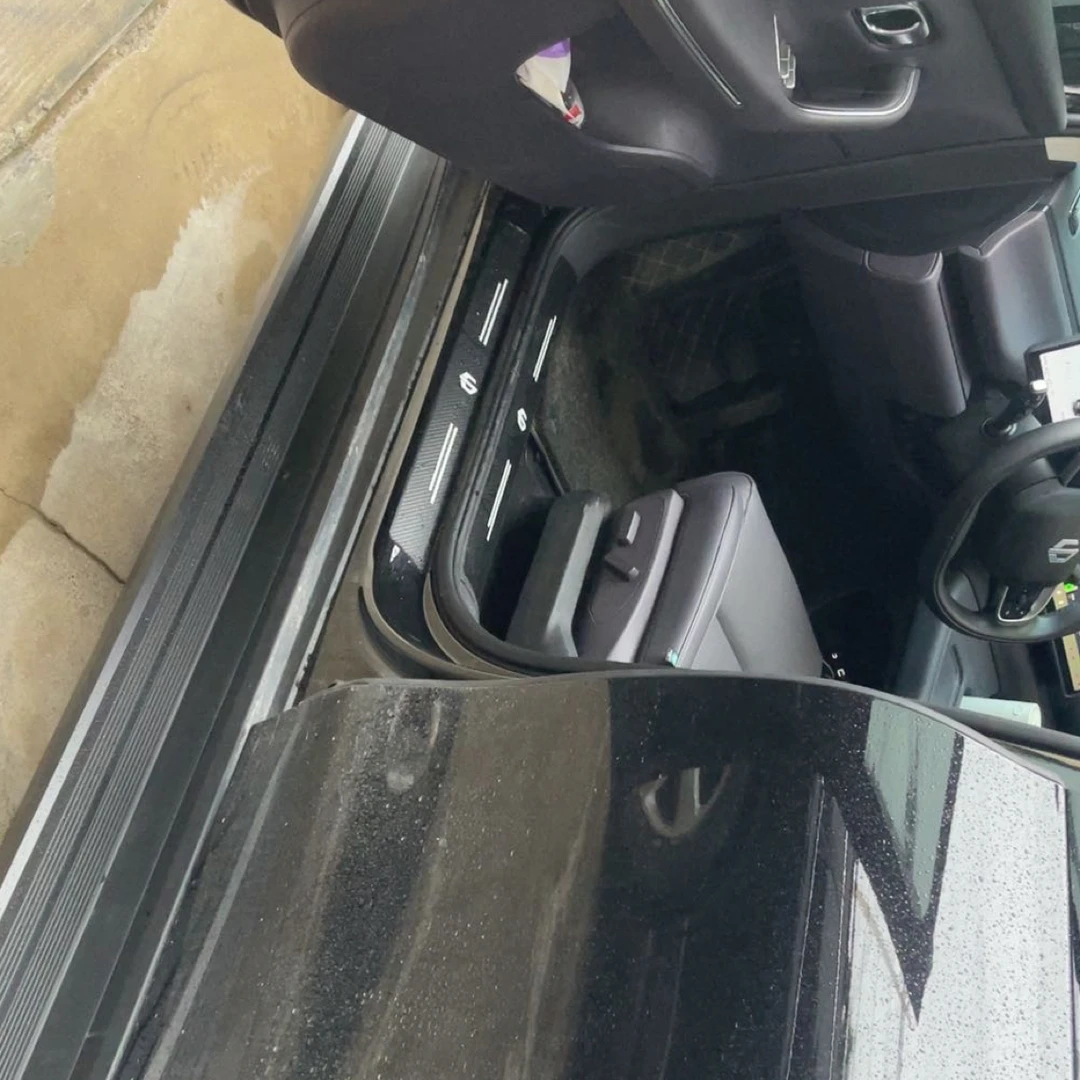 26款零跑落地C16脚踏板C10纯电增程原厂改装迎宾加厚铝合金脚踏板