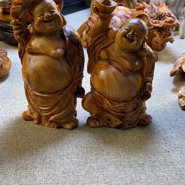 柏木甲**丁全身雕乐乐摆件