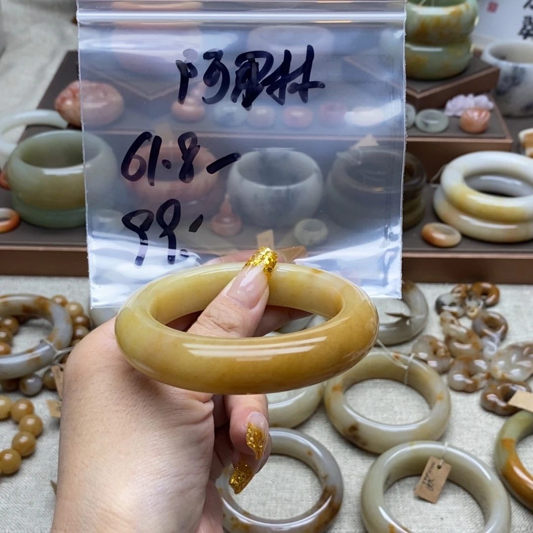 小***琳合金手镯石英质玉