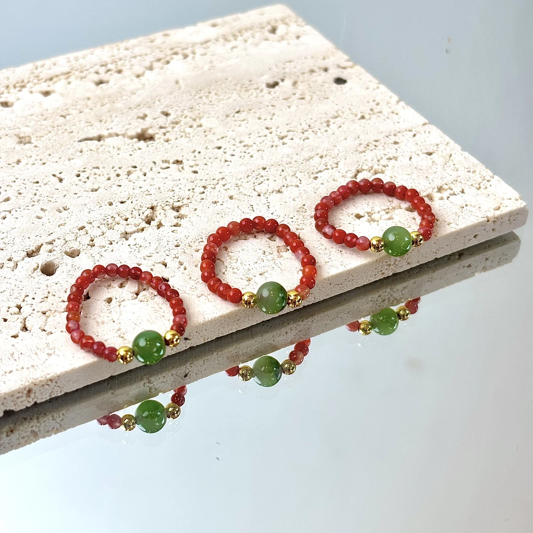 【顺发】2-3mm南红玛瑙6mm和田玉弹力绳戒指面小仙多样性发其一