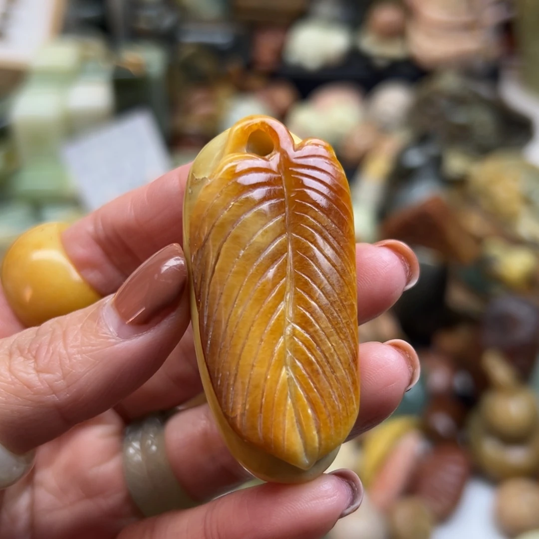 岫玉未镶嵌颈饰辽阳料叶子有瑕