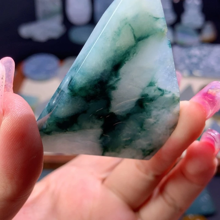 颈饰未镶嵌翡翠好