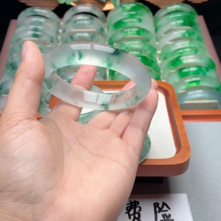 国***！石英质玉未镶嵌手镯