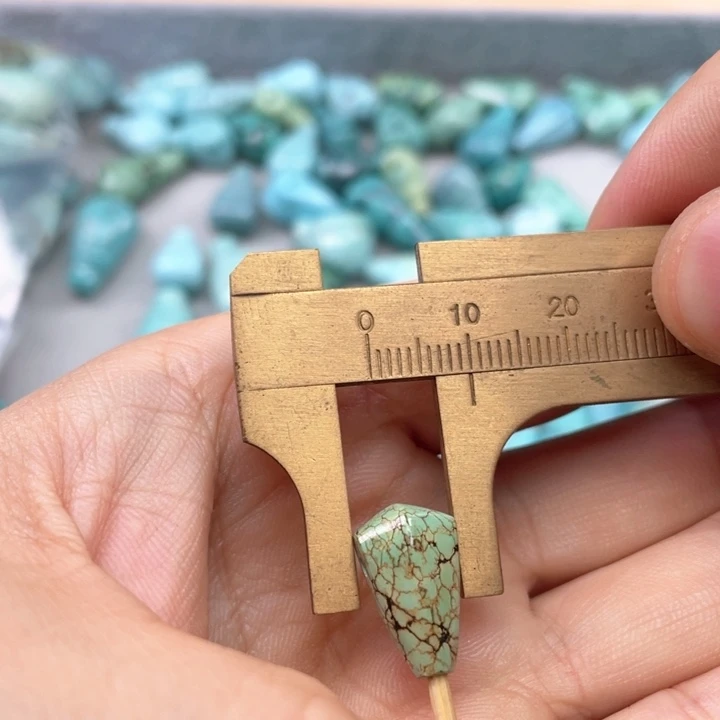 绿松石颈饰未镶嵌