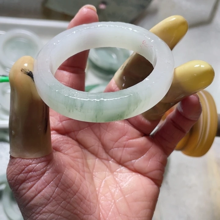 石英质玉手镯未镶嵌静*定制