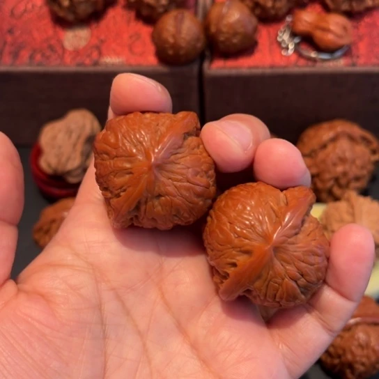 文玩核桃吊坠吴*令泥鳅背