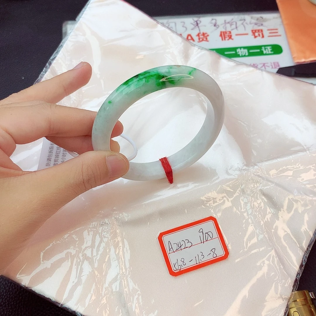 翡翠手镯未镶嵌翡翠