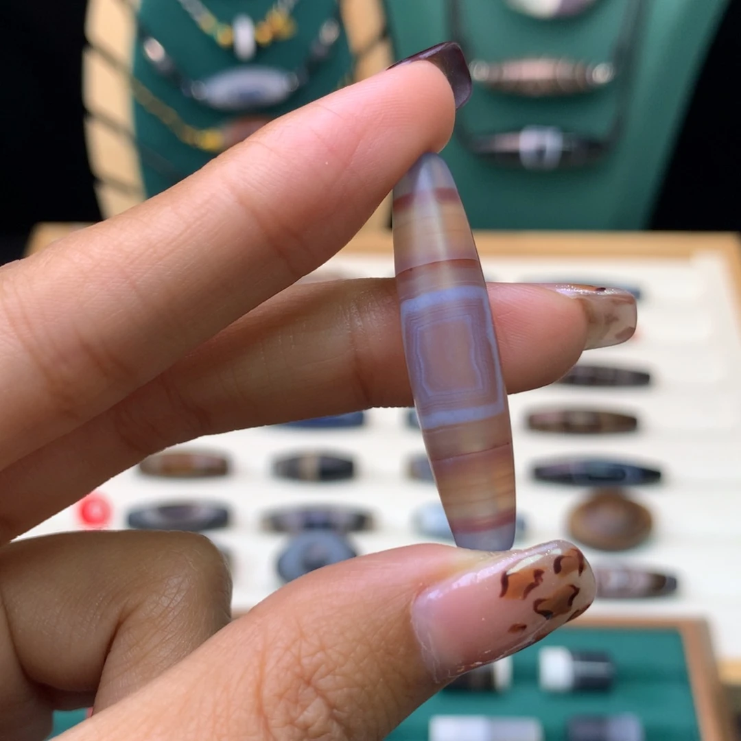 未镶嵌颈饰玛瑙/玉髓莉*