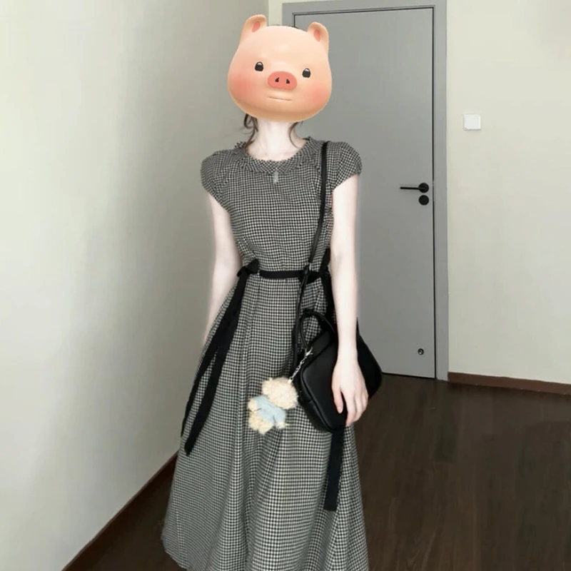 法式格纹连衣裙子女夏季2025新款爆款梨型身材小众漂亮收腰长裙