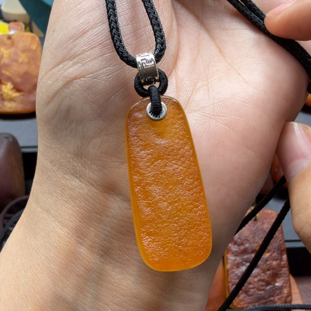 琥珀吊坠(赠链)未镶嵌