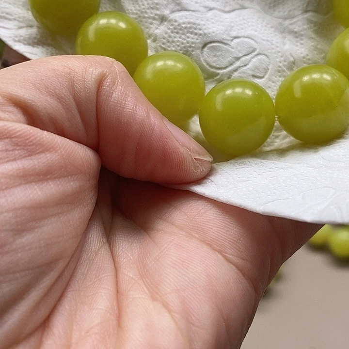 徐***历非金属无新疆若羌黄口手串