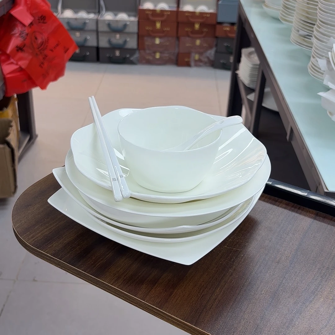 45%以上骨粉骨瓷6个混搭➕折纸盘➕8寸饭盘➕6个方碗➕鱼盘➕勺子