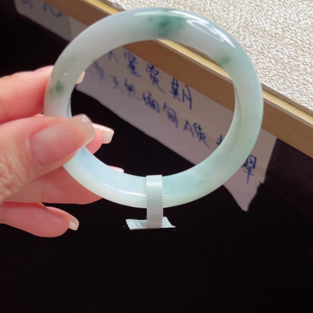 未镶嵌手镯翡翠手镯