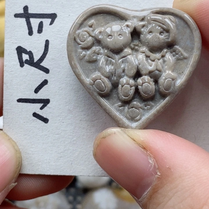 颈饰未镶嵌硅化珊瑚（珊瑚玉）