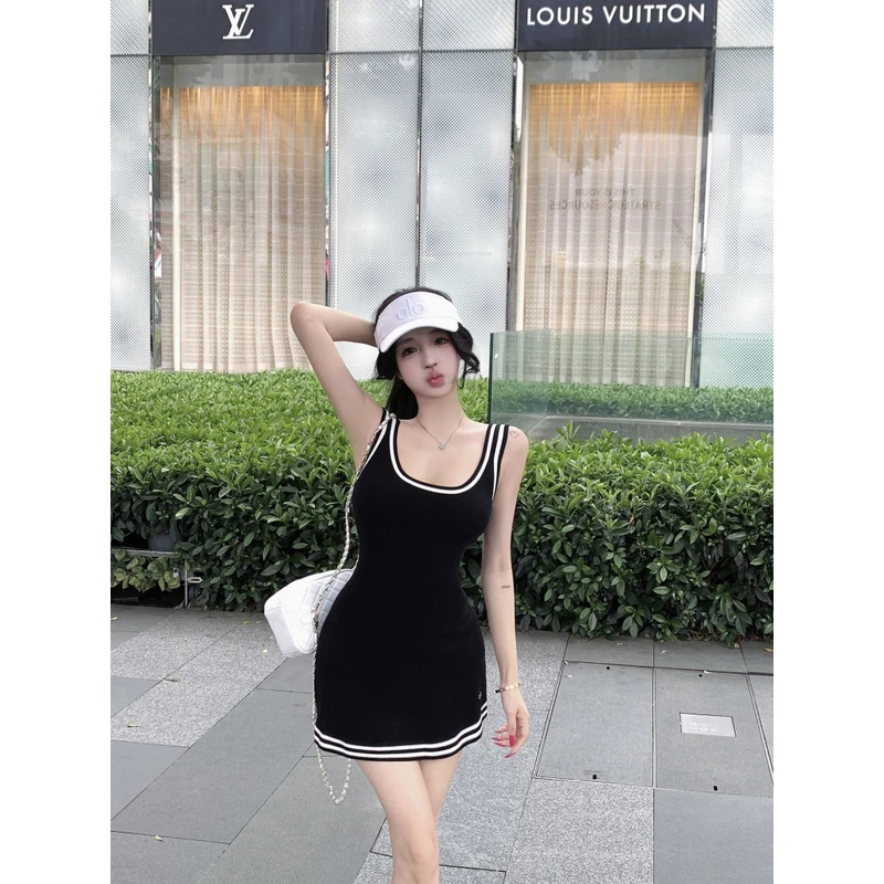法式黑色U领针织吊带连衣裙修身收腰运动裙纯欲风显瘦A字短裙女夏