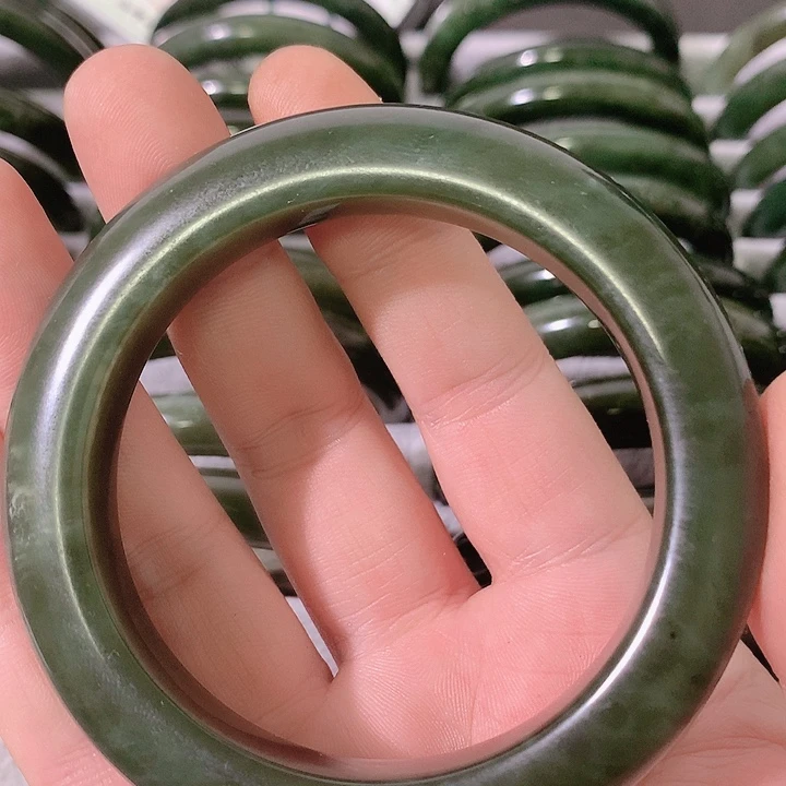 和田玉（碧玉）未镶嵌手镯