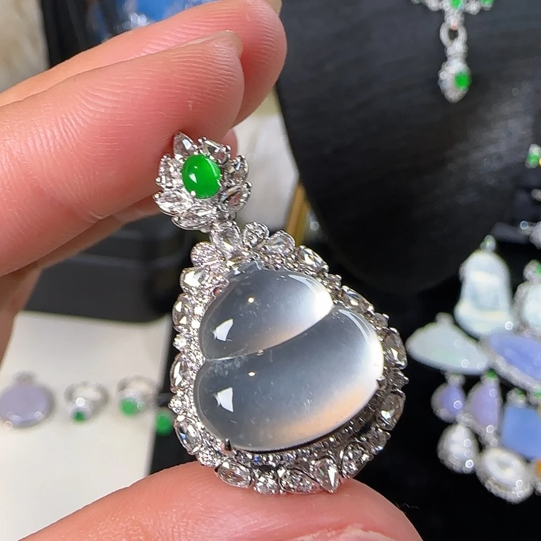 翡翠18K金镶嵌颈饰天然翡翠