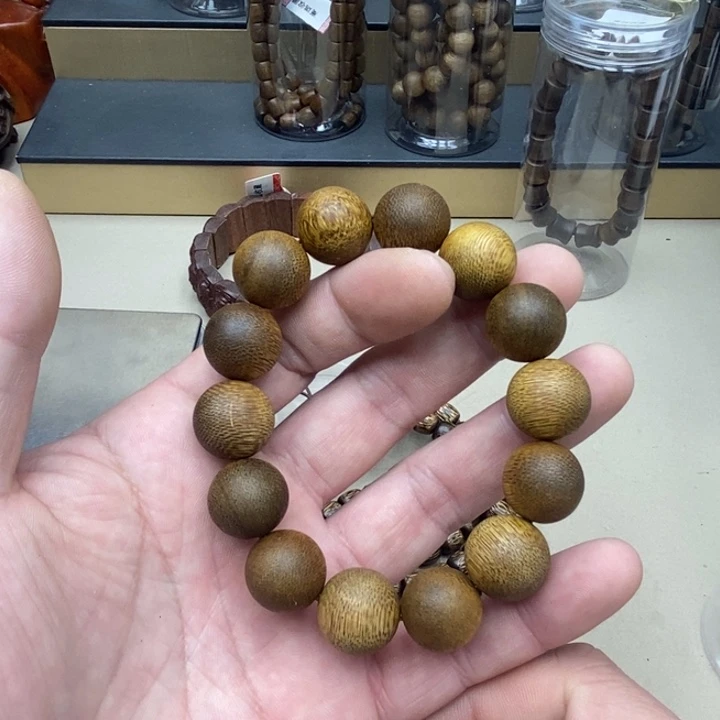 用***4沉香沉香碎屑越南芽庄野生白奇1.6