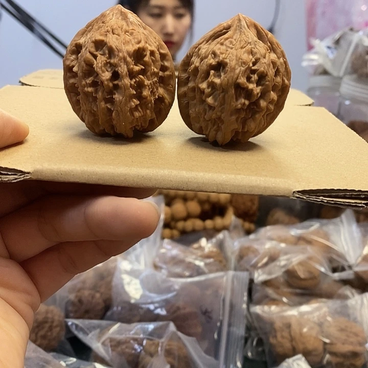 文玩核桃把件43红皮大古石