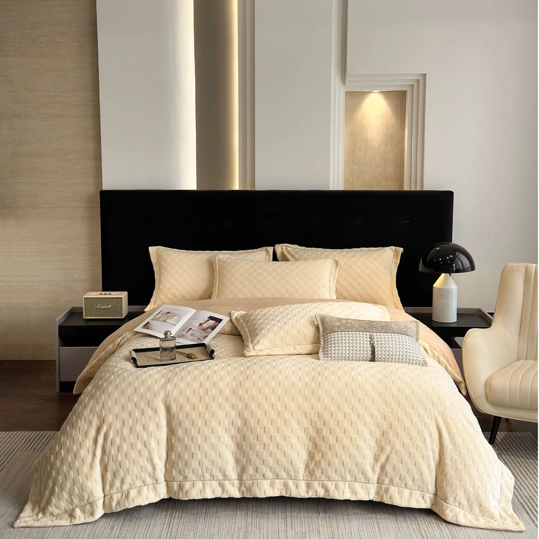 皇室嘉和云雕绒米白绒四件套雕花加厚纯色宽边冬季保暖防静电