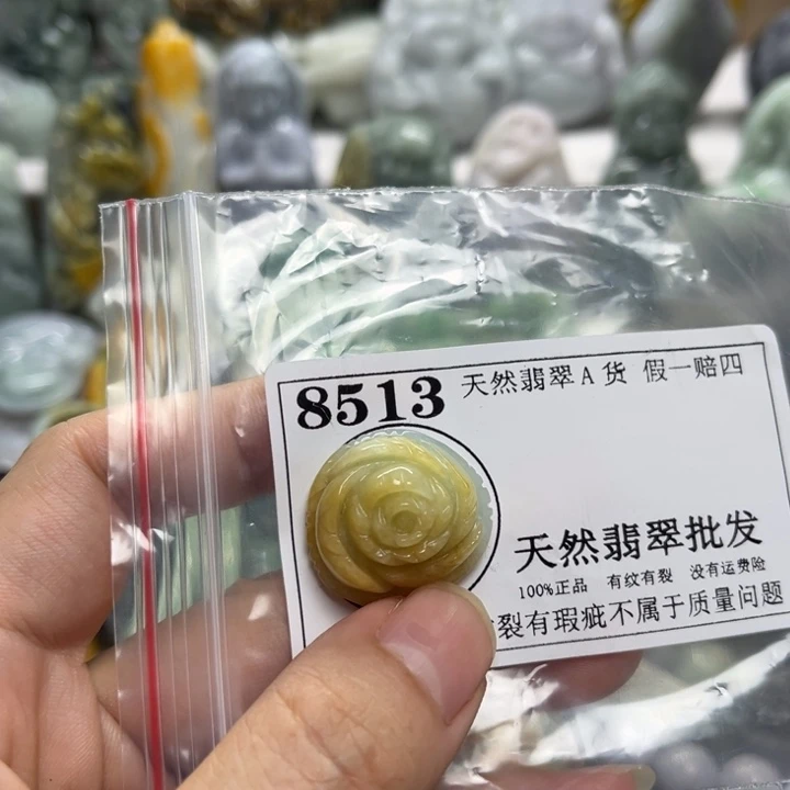翡翠未镶嵌颈饰8513